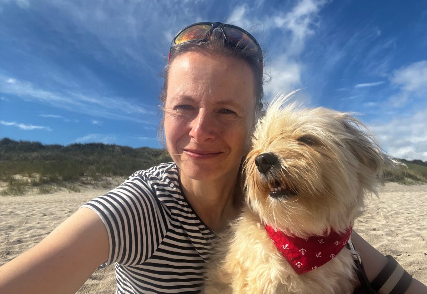 Hundetrainerin Tanja Behrendt mit ihrem Havaneser
